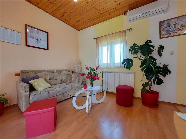 Apartment A2, for 6 persons