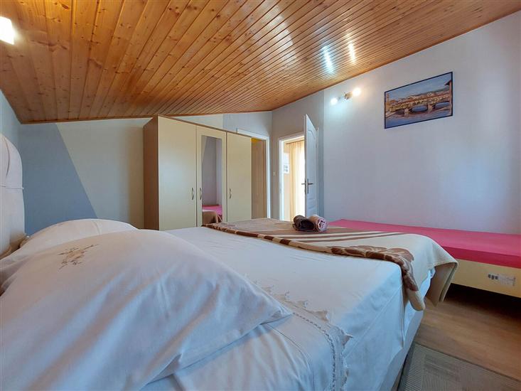 Apartment A2, for 6 persons