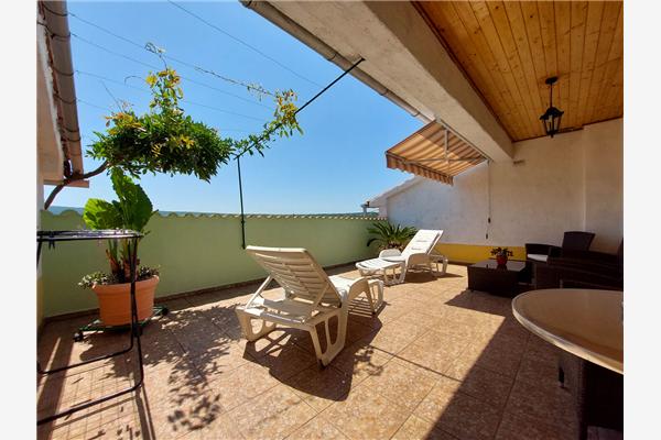 Apartment A2, for 6 persons