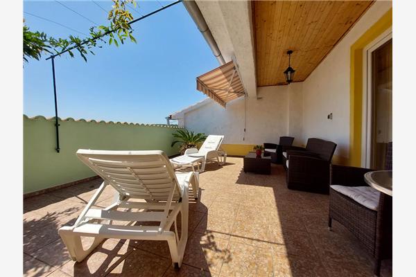 Apartment A2, for 6 persons