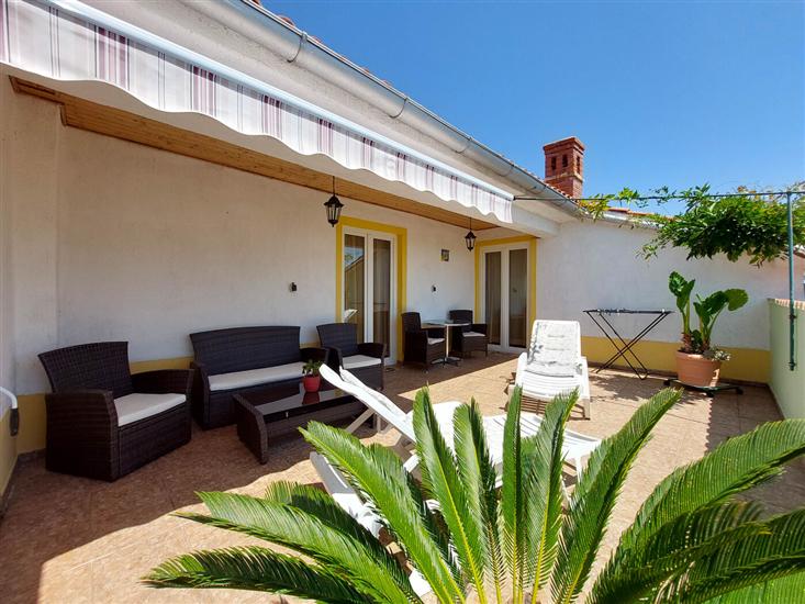 Apartment A2, for 6 persons