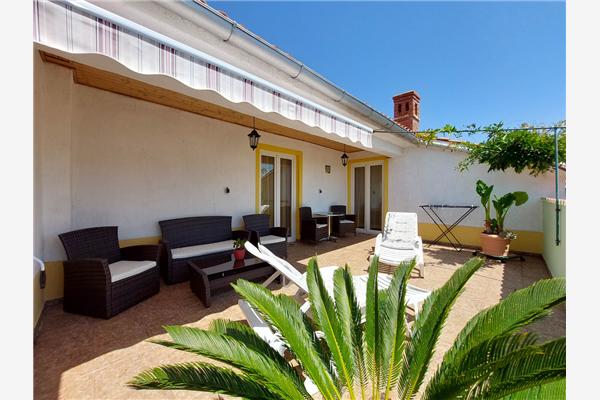 Apartment A2, for 6 persons