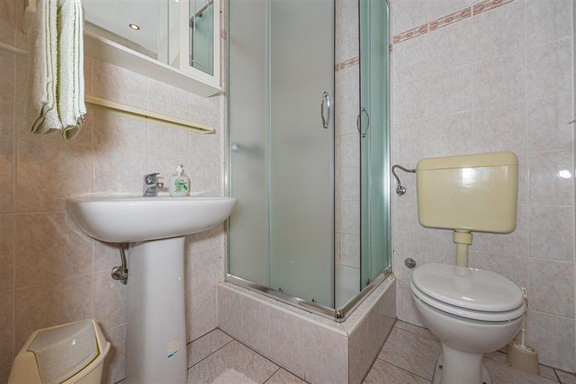 Apartment A2, for 5 persons