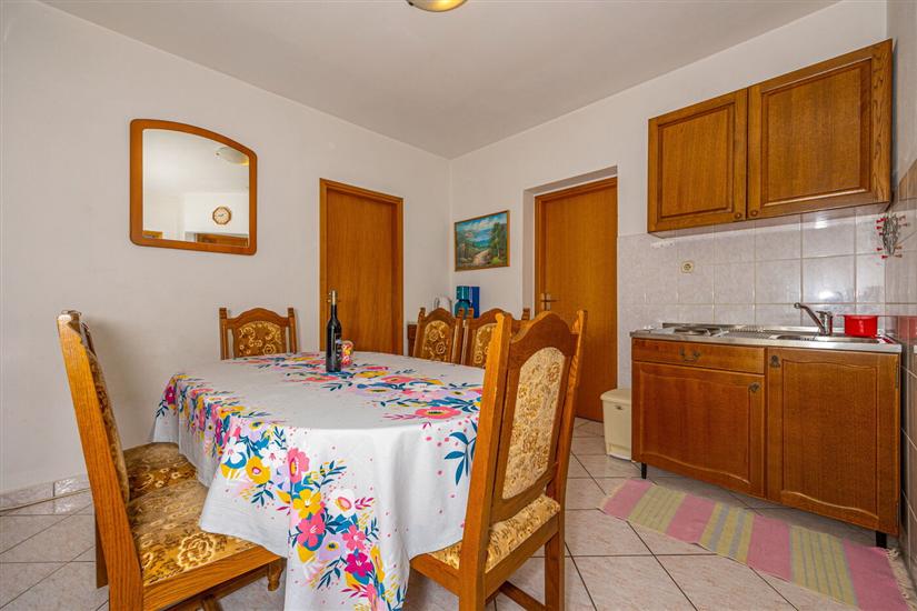 Apartment A2, for 5 persons
