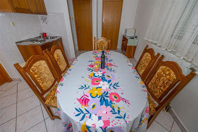 Apartment A2, for 5 persons