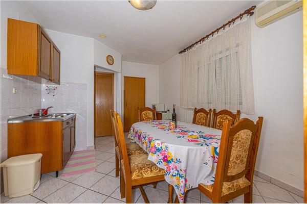 Apartment A2, for 5 persons
