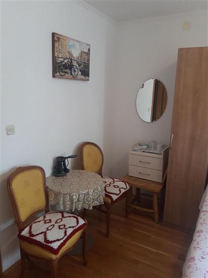 Room S1, for 2 persons