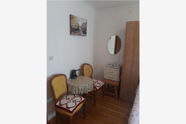 Room S1, for 2 persons