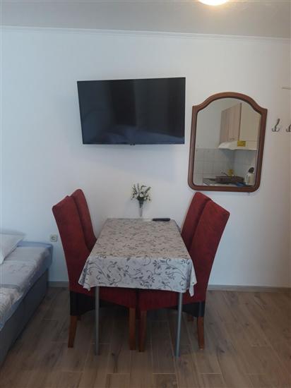 Room S2, for 3 persons