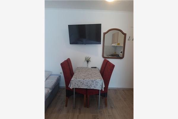 Room S2, for 3 persons