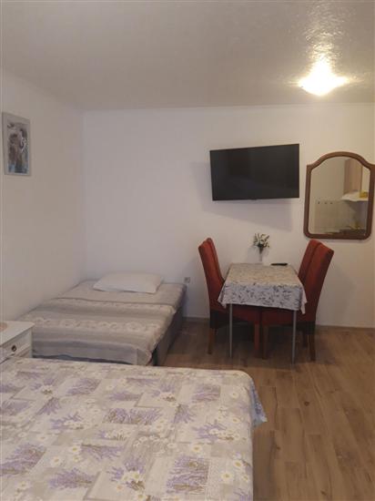 Room S2, for 3 persons