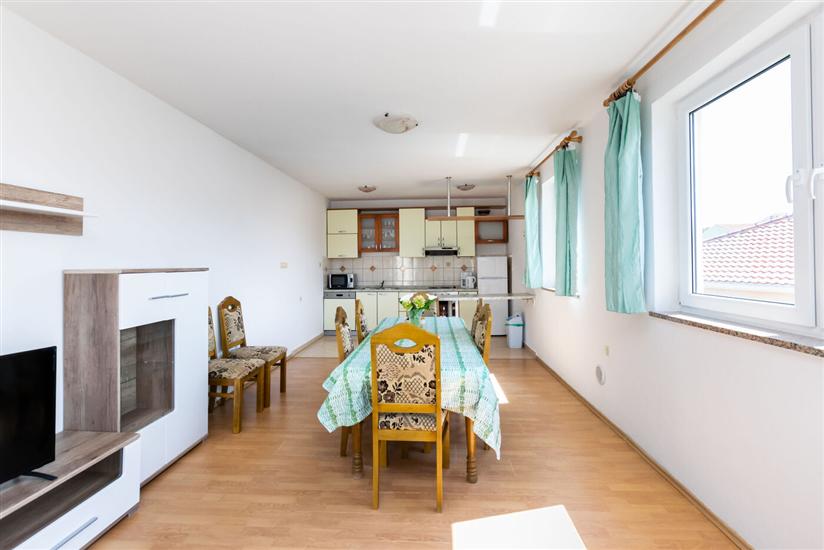 Apartment A4, for 8 persons