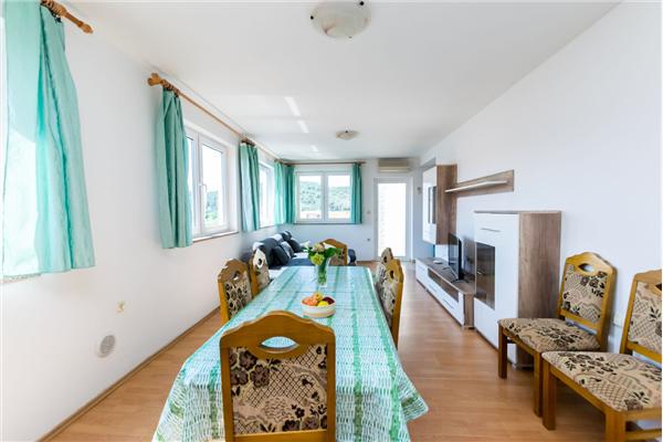 Apartment A4, for 8 persons