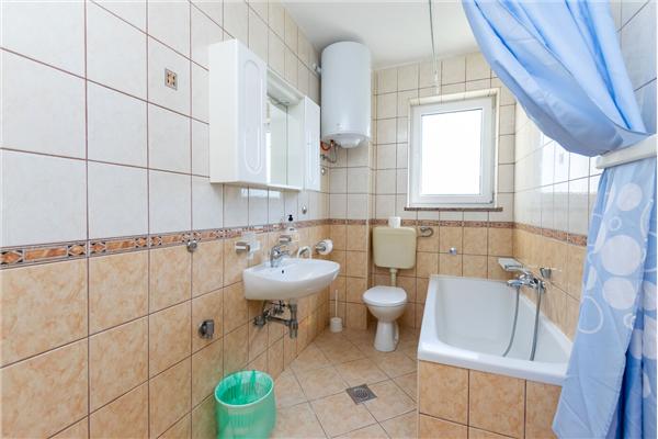 Apartment A4, for 8 persons