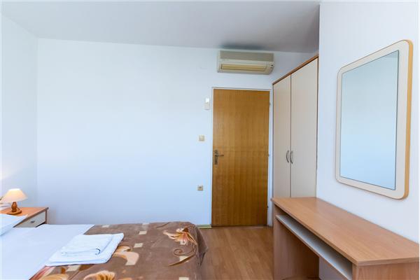Apartment A4, for 8 persons