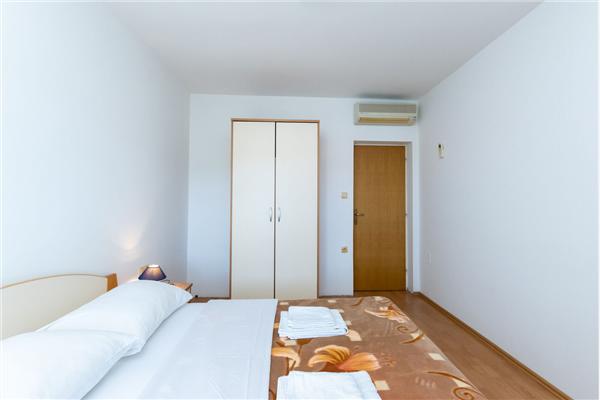 Apartment A4, for 8 persons