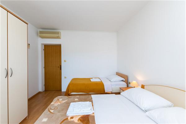 Apartment A4, for 8 persons