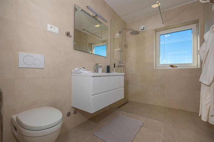 House K1, for 10 persons