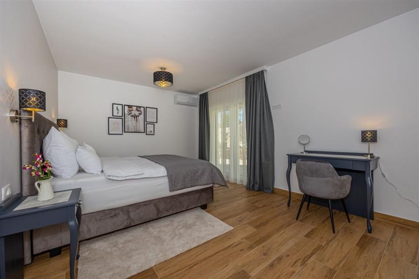 House K1, for 10 persons