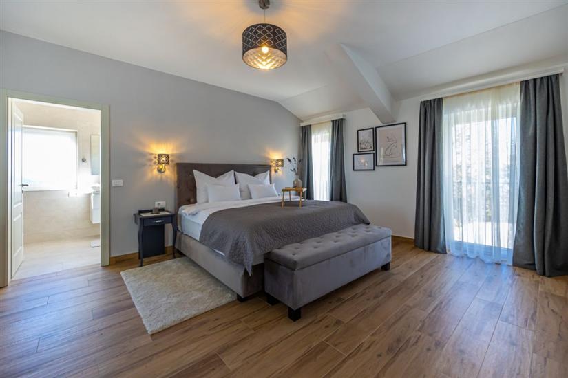 House K1, for 10 persons