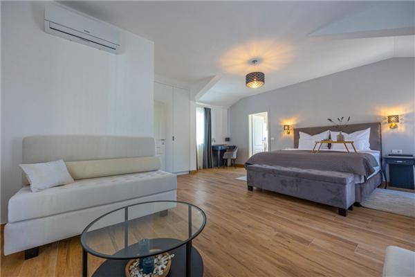 House K1, for 10 persons