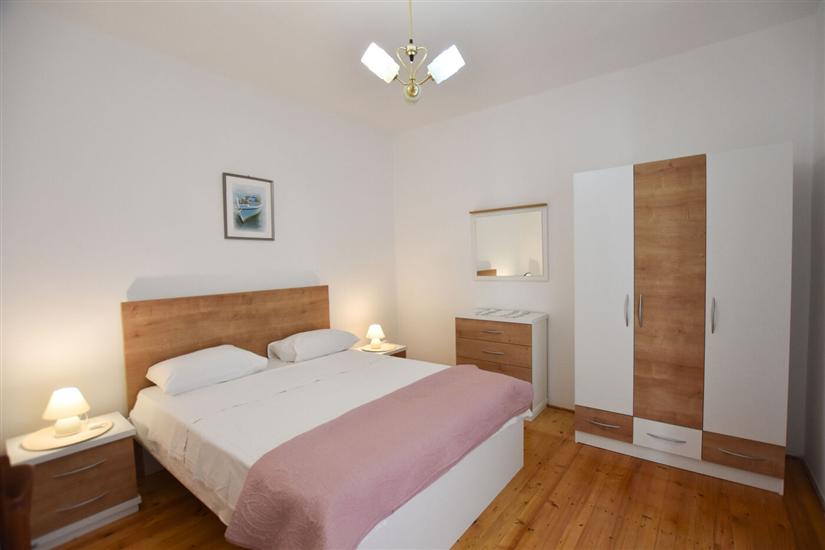 Room S3, for 2 persons