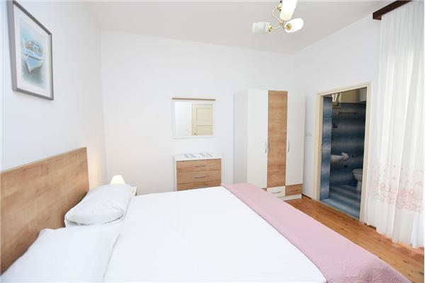 Room S3, for 2 persons