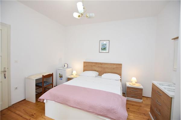 Room S3, for 2 persons