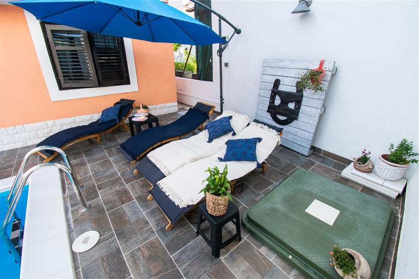 Apartments and Room Agiss with pool