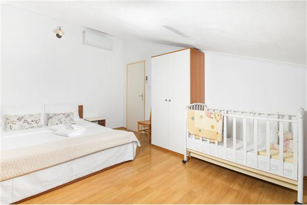 House K1, for 12 persons