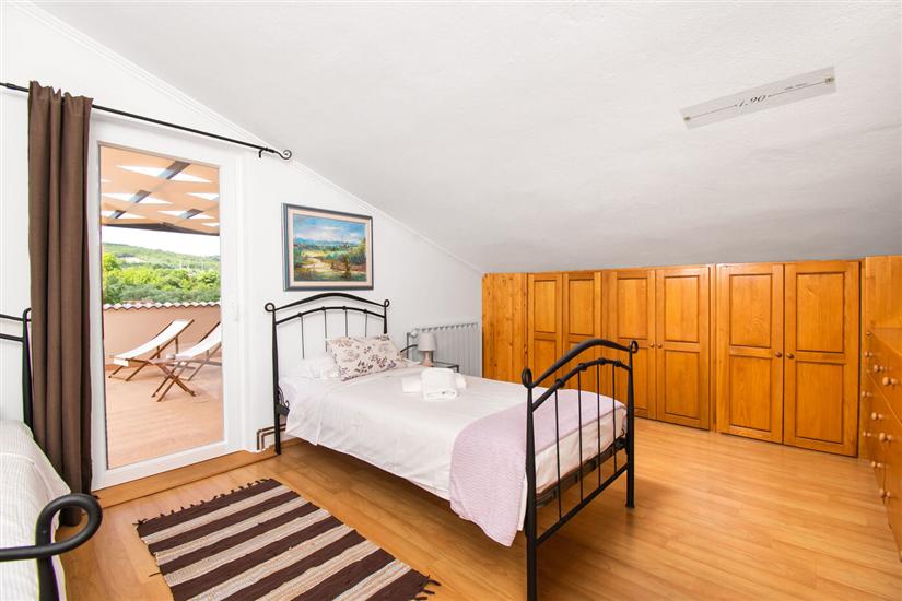 House K1, for 12 persons