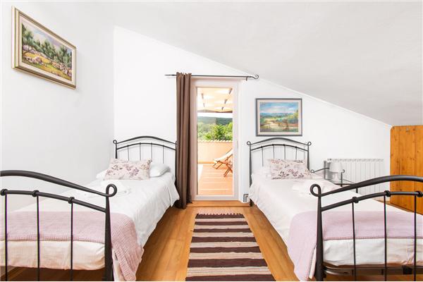 House K1, for 12 persons