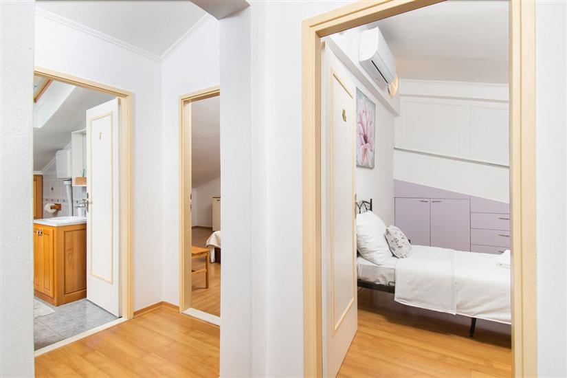 House K1, for 12 persons