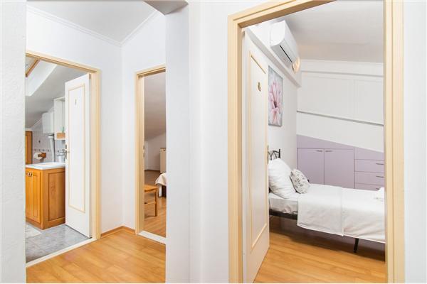 House K1, for 12 persons