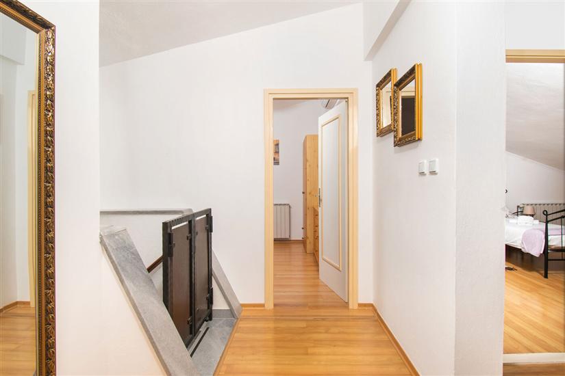 House K1, for 12 persons