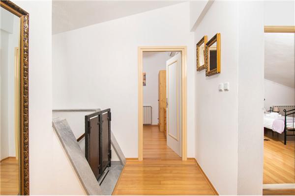 House K1, for 12 persons