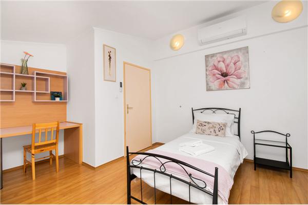 House K1, for 12 persons