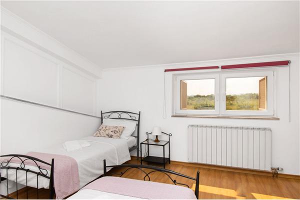 House K1, for 12 persons