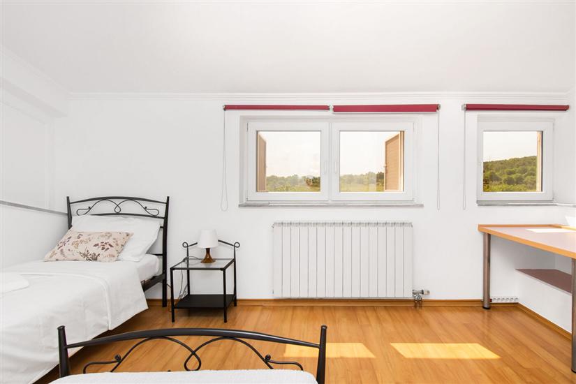 House K1, for 12 persons