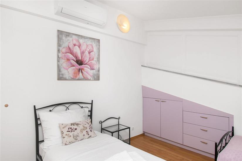 House K1, for 12 persons