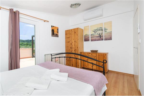 House K1, for 12 persons