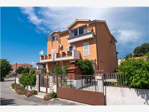 Apartments Čaće Brodarica, Size 45.00 m2, Airline distance to the sea 200 m, Airline distance to town centre 200 m