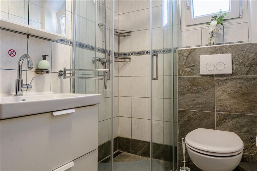 Apartment A2, for 5 persons