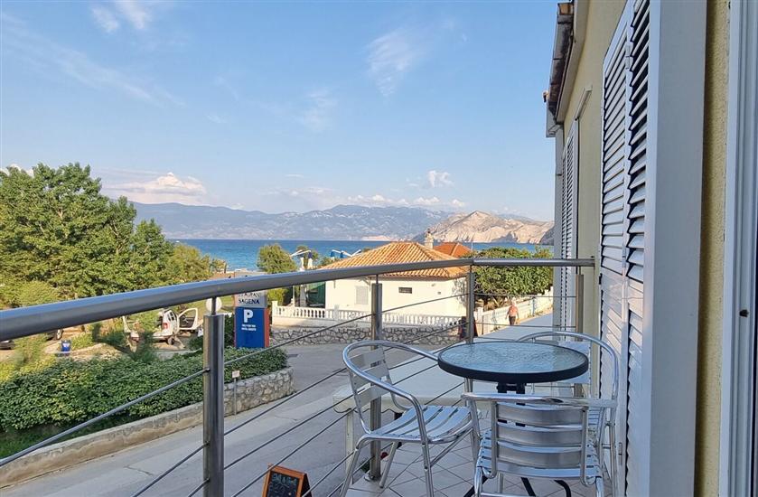 Apartment A18, for 4 persons