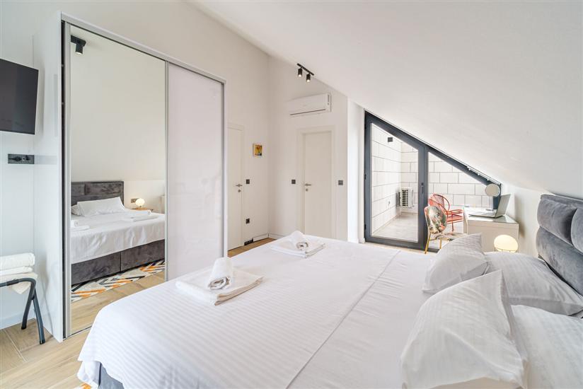 House K1, for 10 persons