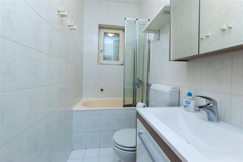 Apartment A4, for 5 persons