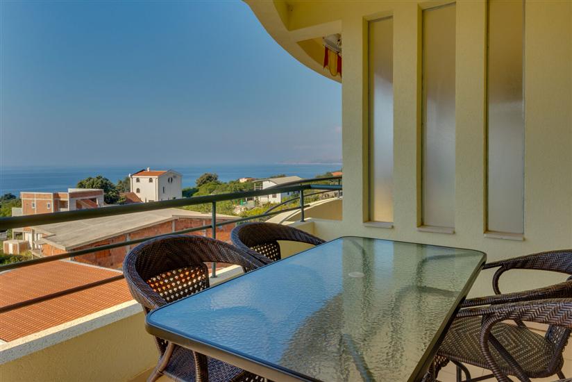 Apartment A8, for 6 persons