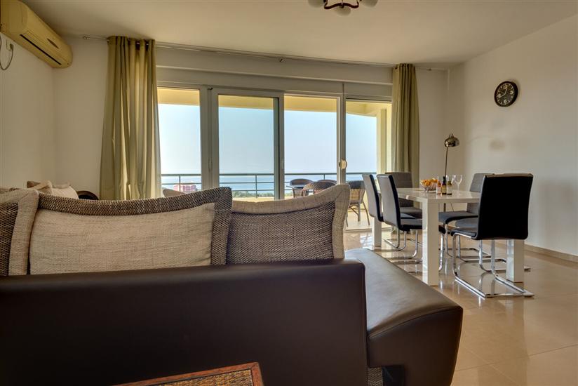 Apartment A8, for 6 persons