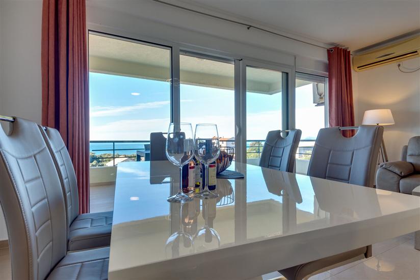 Apartment A9, for 6 persons