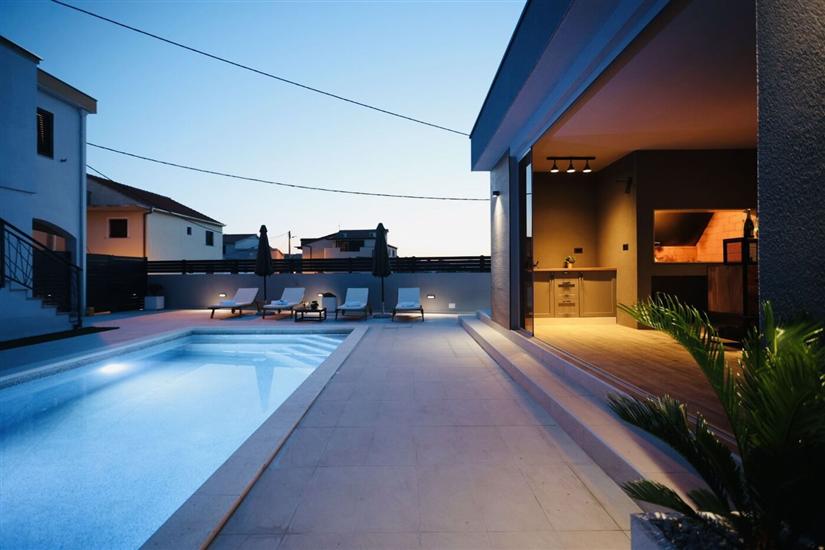 Apartment Holiday Home TiA